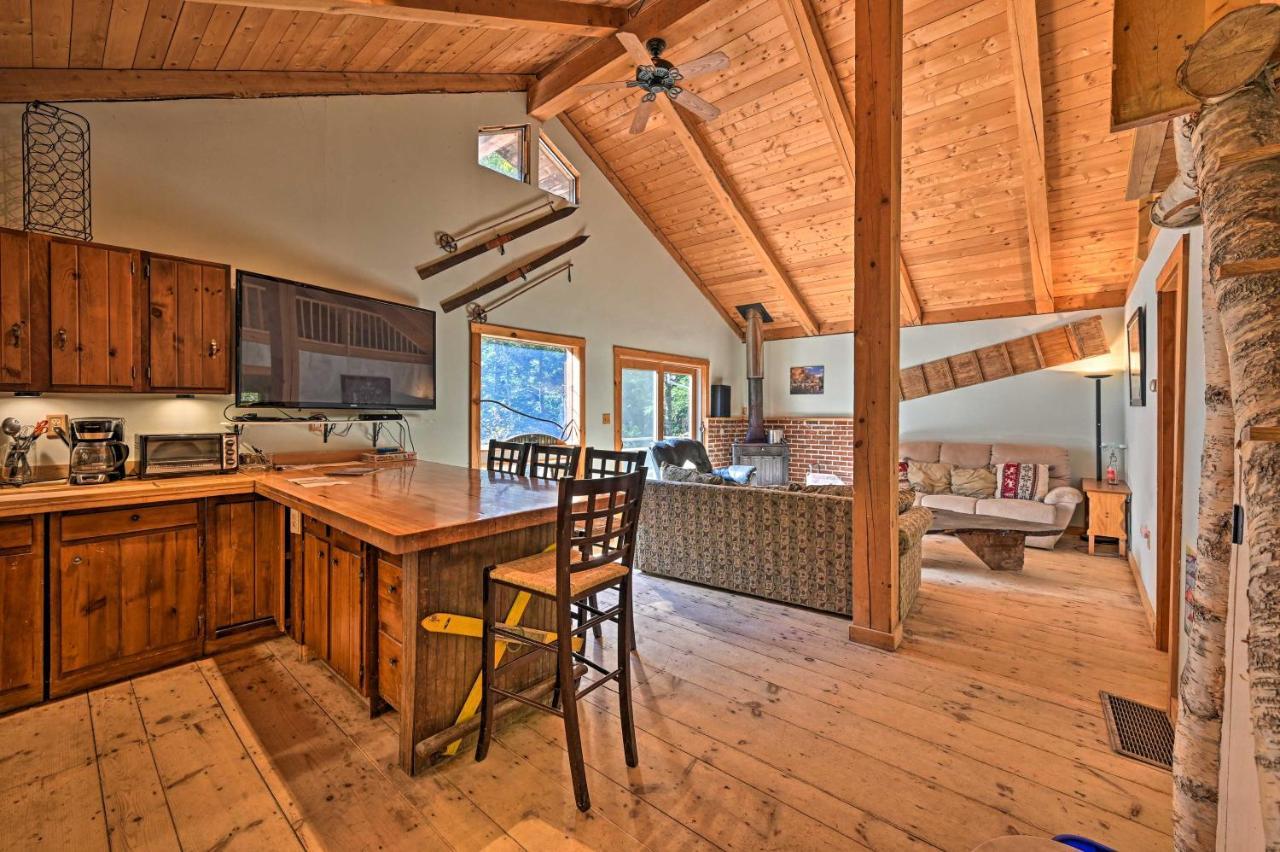Remote Cabin With Fire Pit 3 Miles To Stowe Mtn! Exterior photo