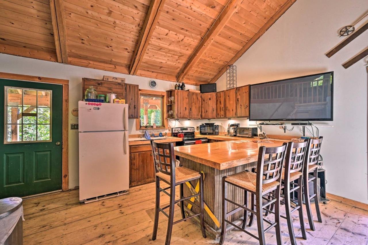 Remote Cabin With Fire Pit 3 Miles To Stowe Mtn! Exterior photo